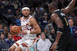 中场的传递 中场的传递