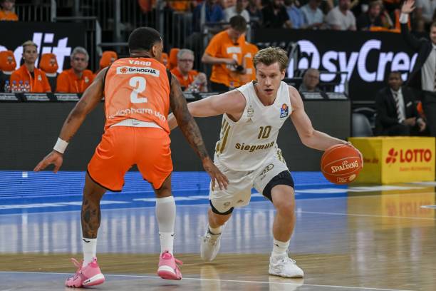 屡战胜强敌 屡战胜强敌