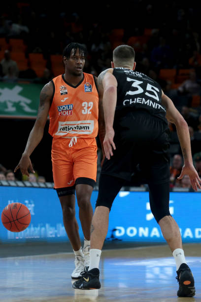 他们在接近 他们在接近